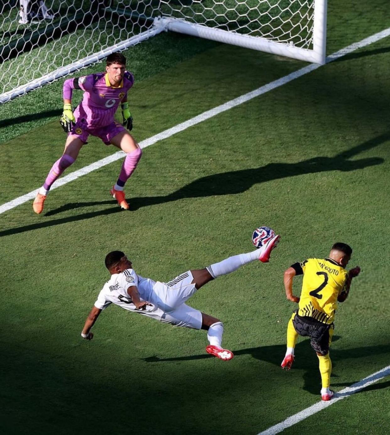 拉齐奥训练开放日，赛前远射贴柱引欢呼，足总杯在即，年轻球员得到机会(拉齐奥历史最佳阵容)-体育数据