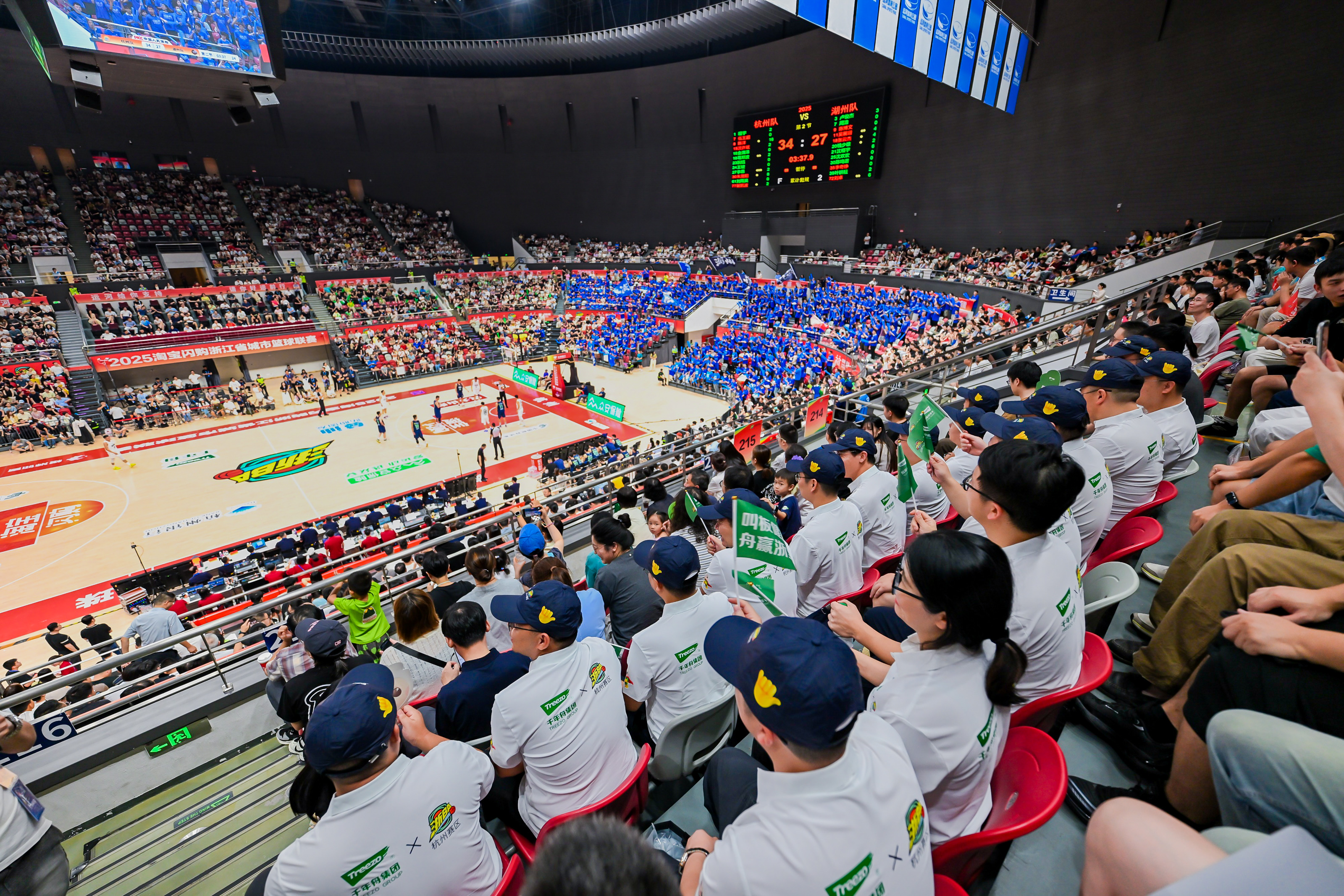 包含赛地聚焦：CBA季后赛今夜热度飙升，浙江稠州刷新队史纪录，话题不断，身体对抗强度拉满的词条-体育新闻