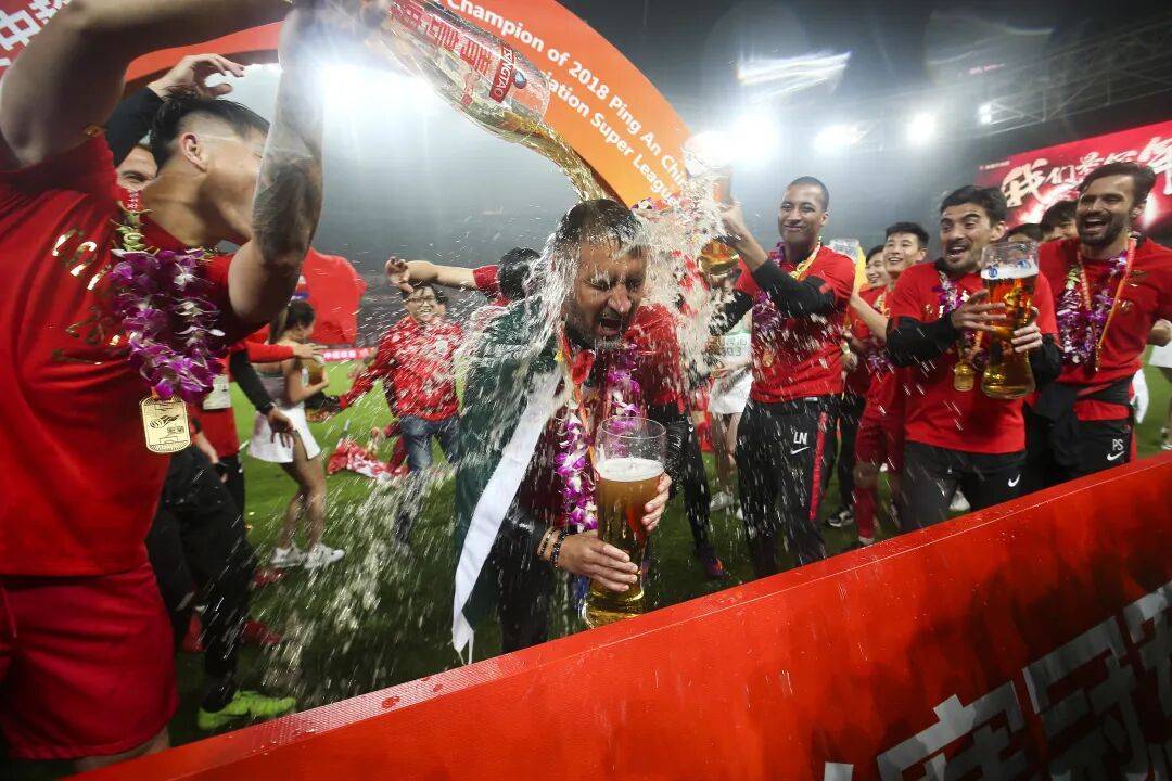 包含上海海港迎英超关键赛，集结日队长鼓劲，震撼外界，球队文化再被提及的词条-实时比分