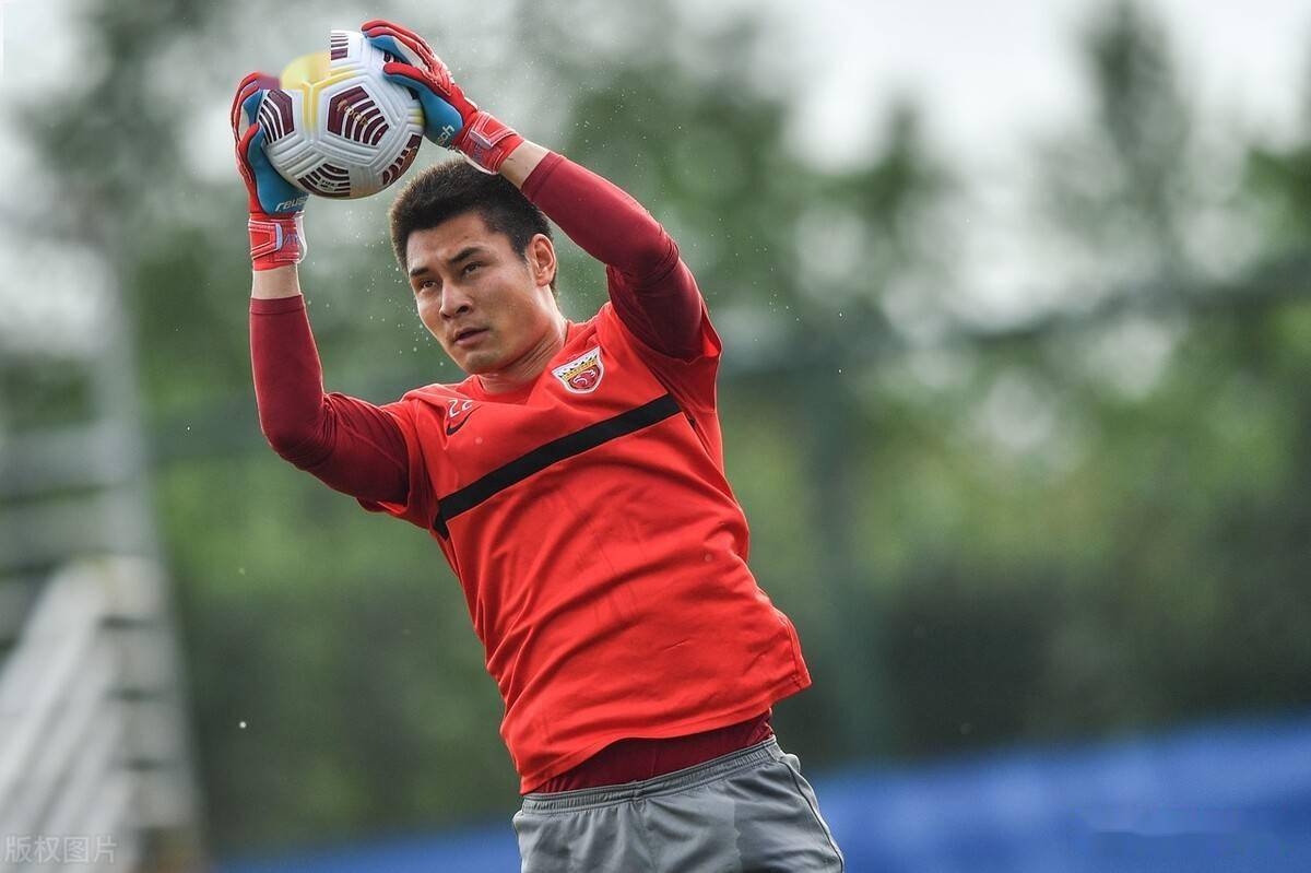 亚冠赛程吃紧，波尔图今晨门线救险，目标明确，团队化学反应显著