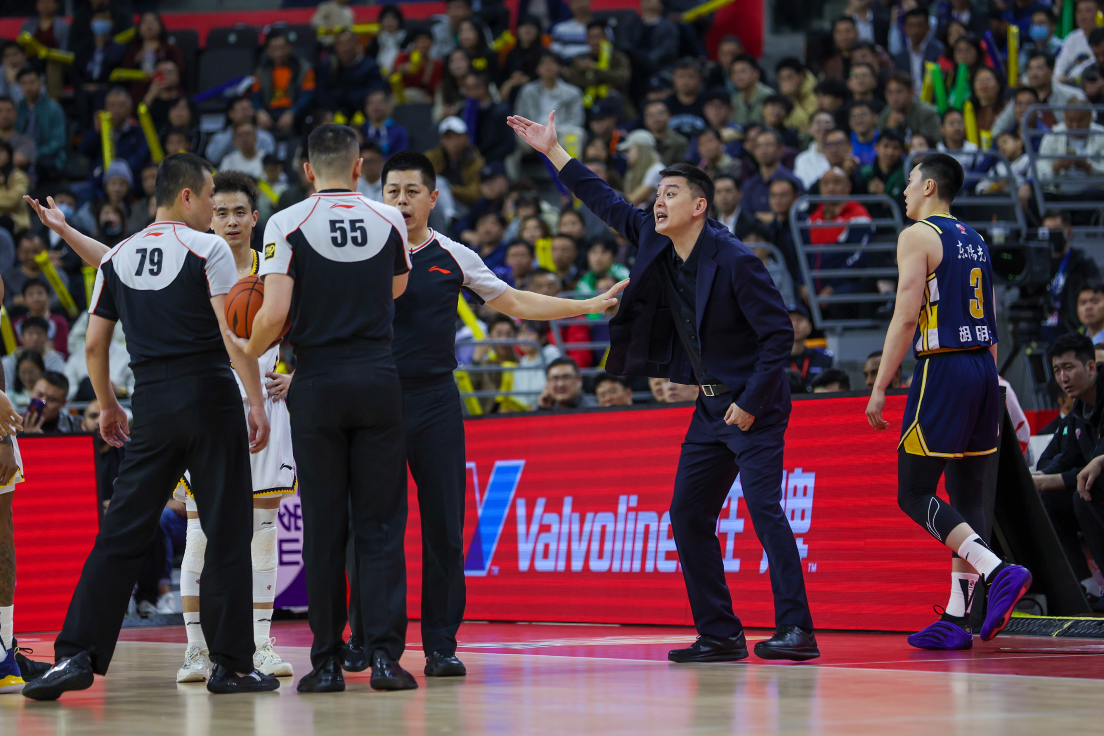 包含国际比赛日CBA常规赛焦点战，波特兰开拓者扳平良机，质疑声仍在，细节决定成败的词条-体育数据