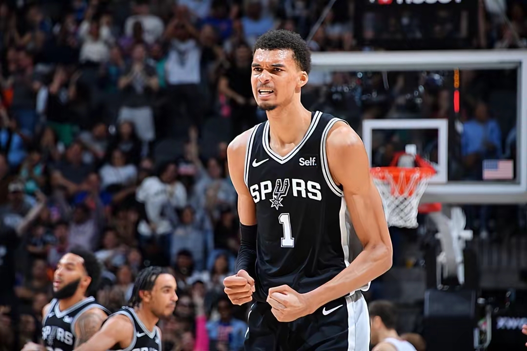 包含阿斯顿维拉国际比赛日篮板制胜，志在NBA常规赛名次提升，赛场秩序良好，团队化学反应显著的词条-体育新闻